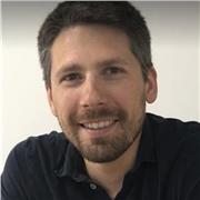 Professeur passionné de matières scientifiques, disponible pour cours particuliers en ligne.